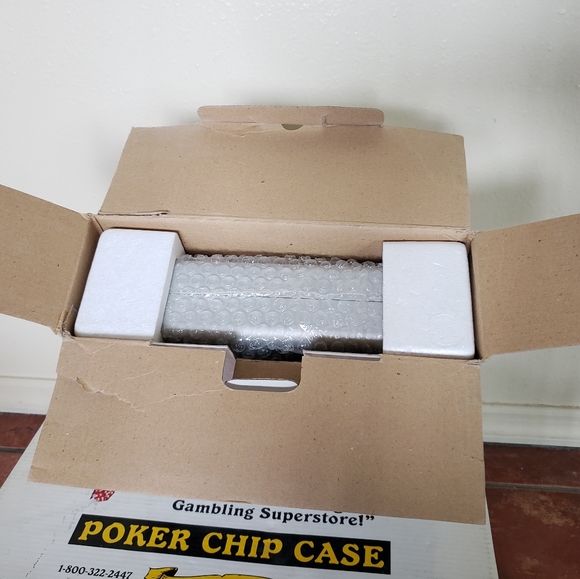 Poker Chips Case 400 w/ card capacity & 2 decks of cards - bulk or individually - Picture 6 of 11